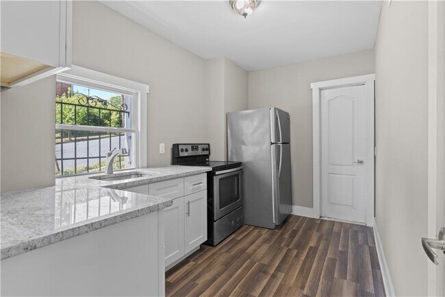 Foto del edificio - 672 Cascade Ave SW
