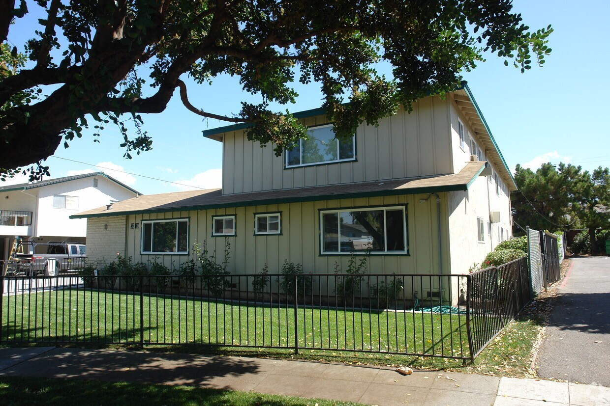 Building Photo - 3110 Dakan Ct