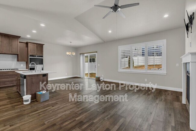 Foto del edificio - 1447 E Daylily Ct