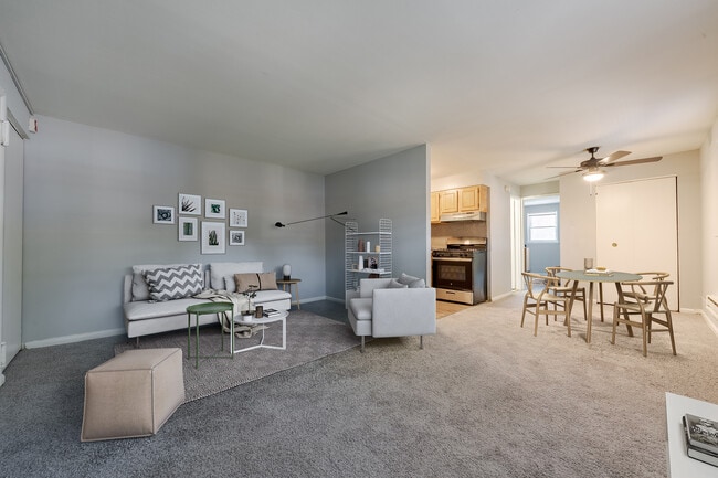 Building Photo - Grant Meadows