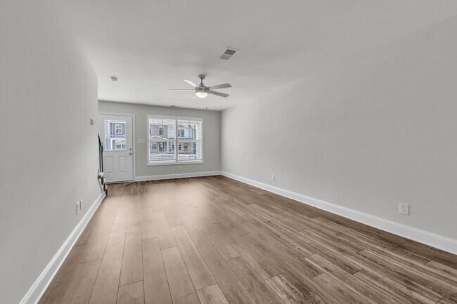 Foto del edificio - 231 W Point Dr