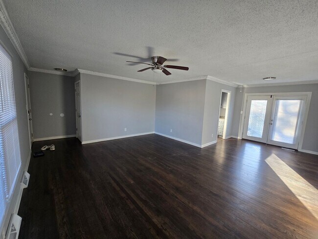 Foto del edificio - 3 Bedroom Ranch with large fenced in backyard