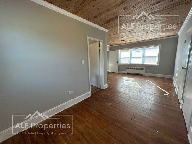Building Photo - 1301 S 10th St