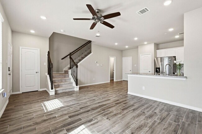 Building Photo - 8038 Scanlan Trce