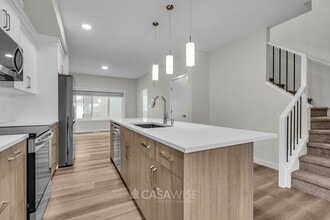 Building Photo - 1077 Berg Pl