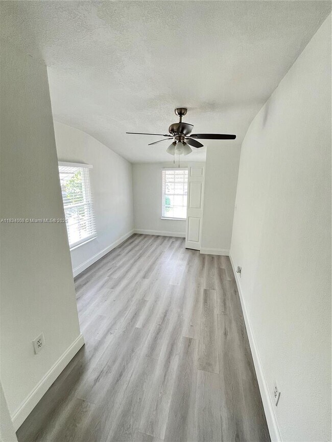 Foto del edificio - 500 SW 10th St