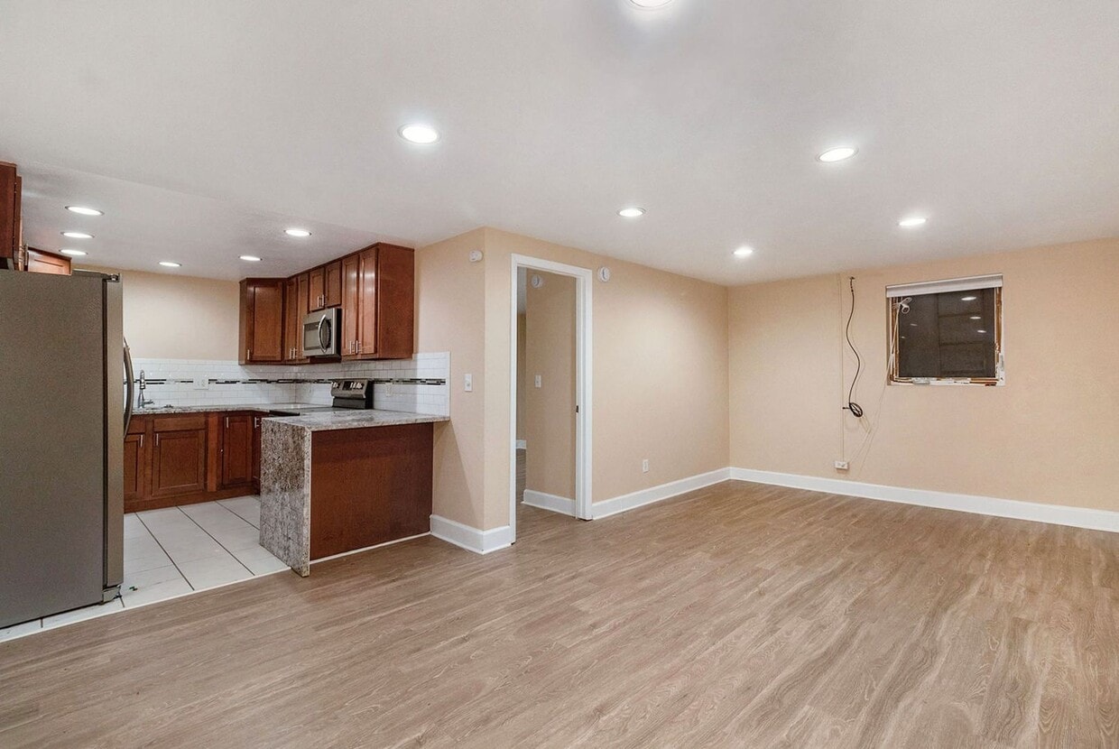 Location!! Updated 1 bedroom Gem on Pearl St. in Govenor's Park! - Location!! Updated 1 bedroom Gem on Pearl St. in Govenor's Park!