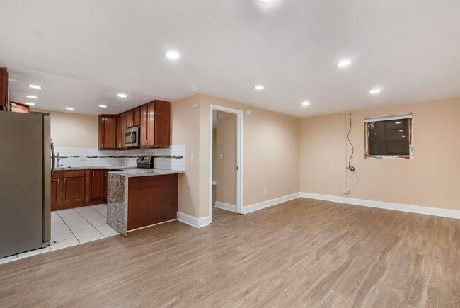 Location!! Updated 1 bedroom Gem on Pearl St. in Govenor's Park! - Location!! Updated 1 bedroom Gem on Pearl St. in Govenor's Park! Apartment