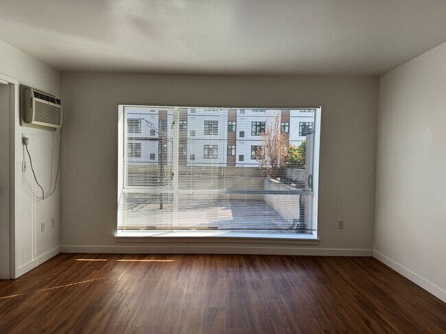 Photo - CLICK "REQUEST A TOUR" NOW! House