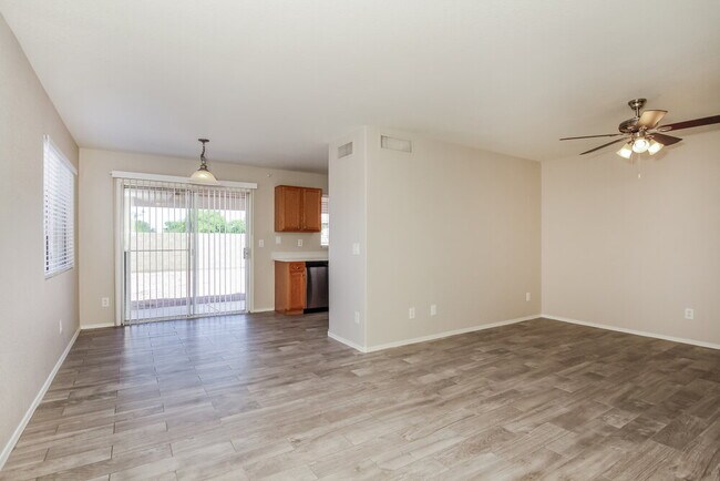 Foto del edificio - 3324 W Glass Ln