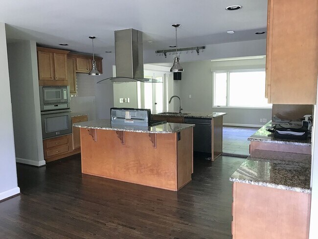 Foto del edificio - Meticulously Maintained Home in West Meade