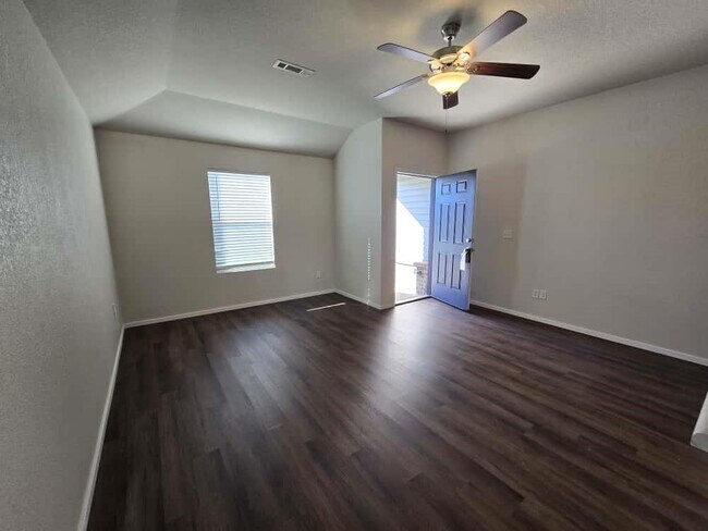 Building Photo - 1144 S Jaybird Ln