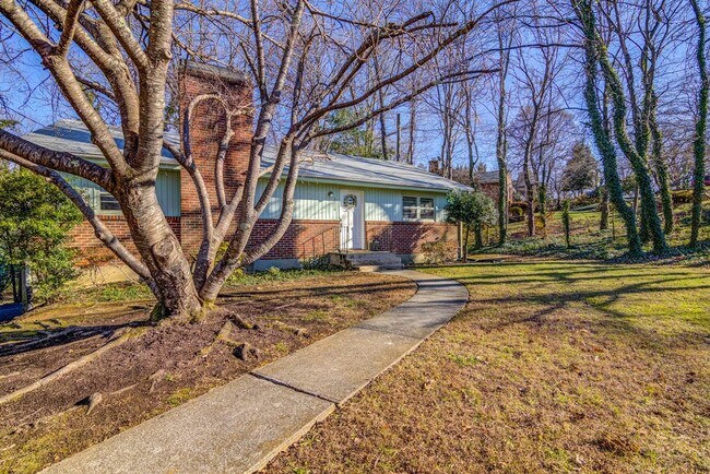 Foto del edificio - 3210 Ledgewood Ave