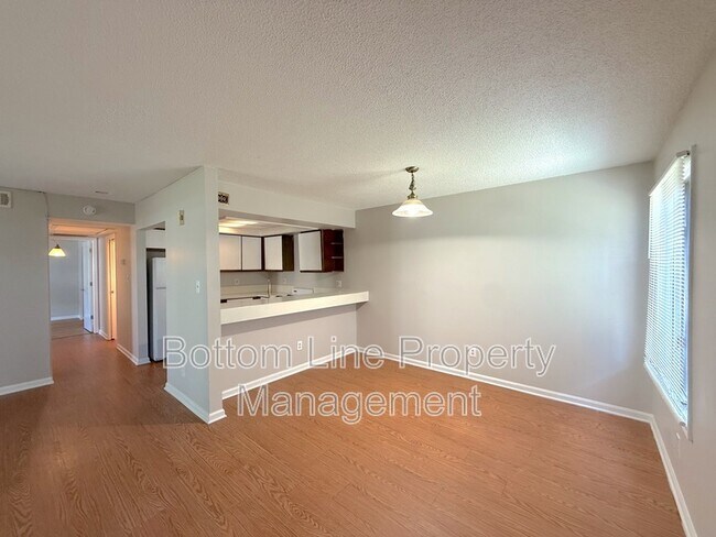 Building Photo - 1831 J Julian Ln