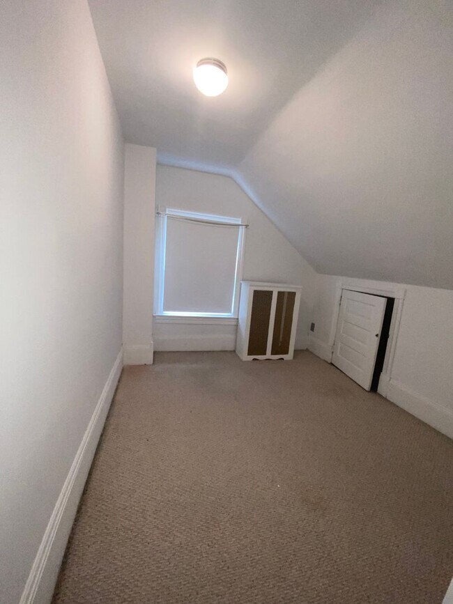 Foto del edificio - Gorgeous 3-Bedroom Apartment in Havertown! Available mid-September!