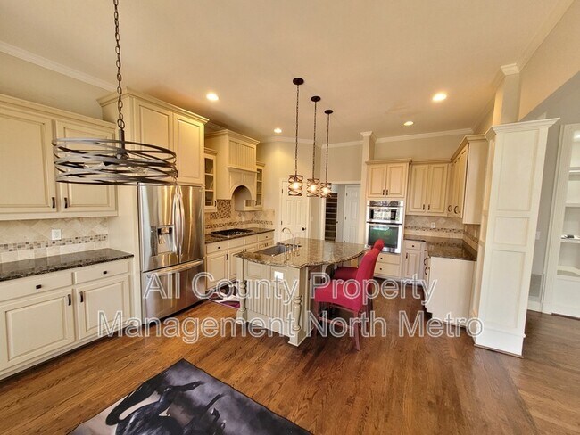 Building Photo - 6325 Hampton Highlands Dr