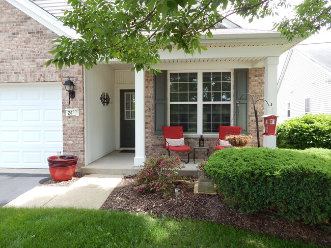 Building Photo - 2497 Sandlewood Cir