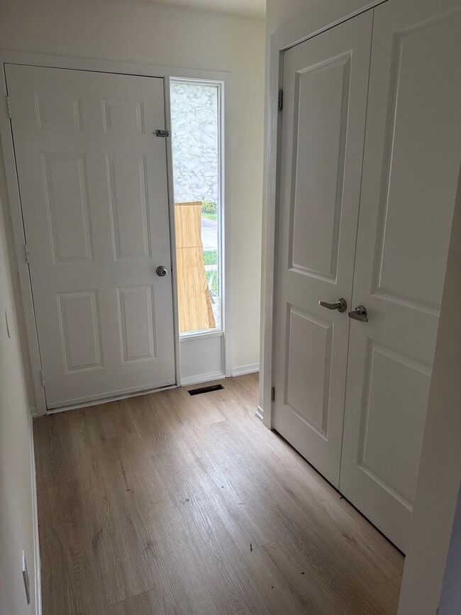 Building Photo - SPACIOUS THREE BEDROOM TOWNHOME IN WESTMOUNT