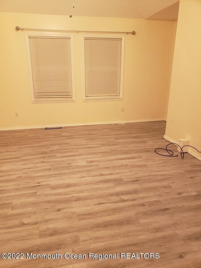 Foto del edificio - 683 Mantoloking Rd