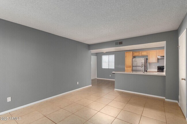 Foto del edificio - 2938 N 61st Pl