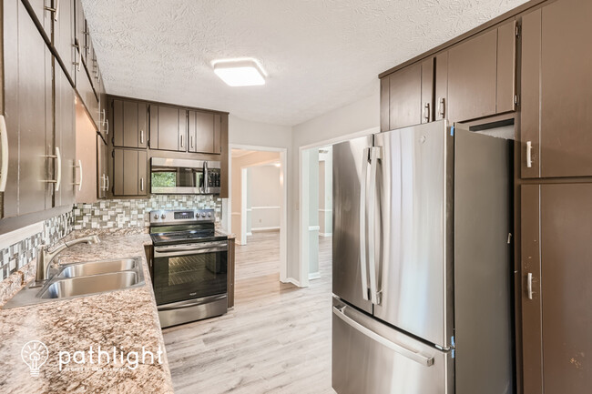 Building Photo - 215 Fairfield Circle, Fayetteville, GA, 30214