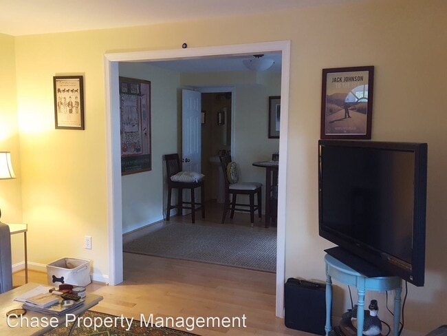 Building Photo - 2 br, 1.5 bath House - 55 Spa Road