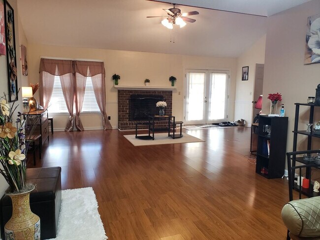 Foto del edificio - 2372 Orvis St