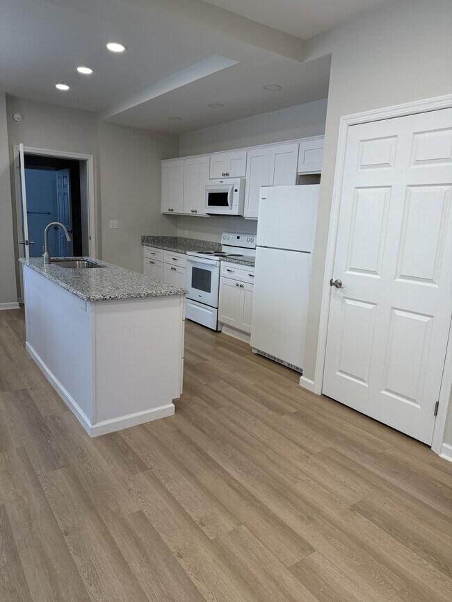 Foto del edificio - 732 W 3rd St