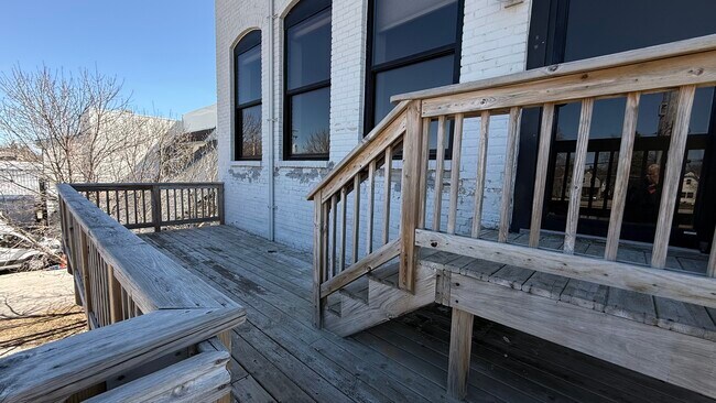 Foto del edificio - 330 S Cedar St