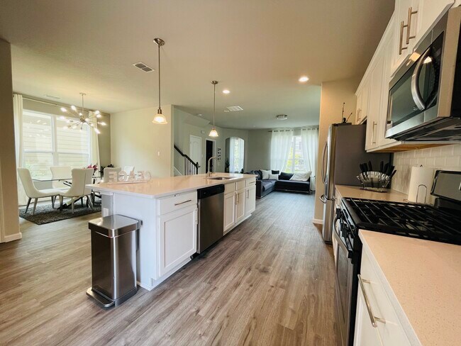 Building Photo - 1421 Emerald Tree Pl