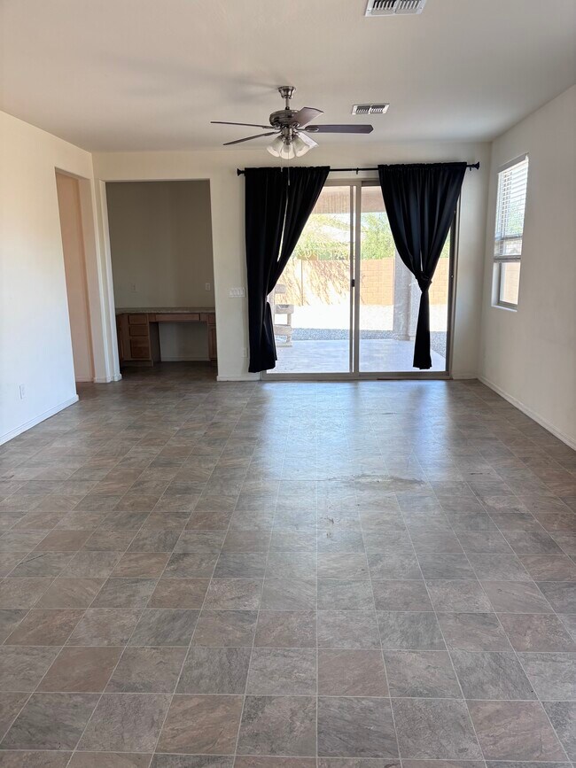 Building Photo - 6322 N 67th Ln
