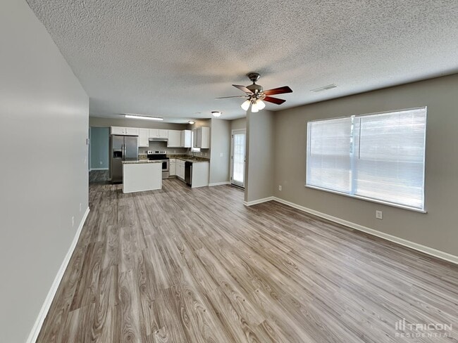 Building Photo - 6 High Glen Ct