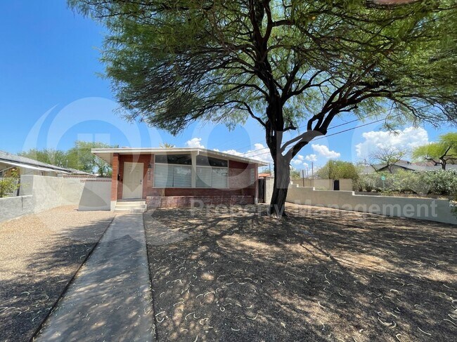 Foto del edificio - 2439 E 8th St