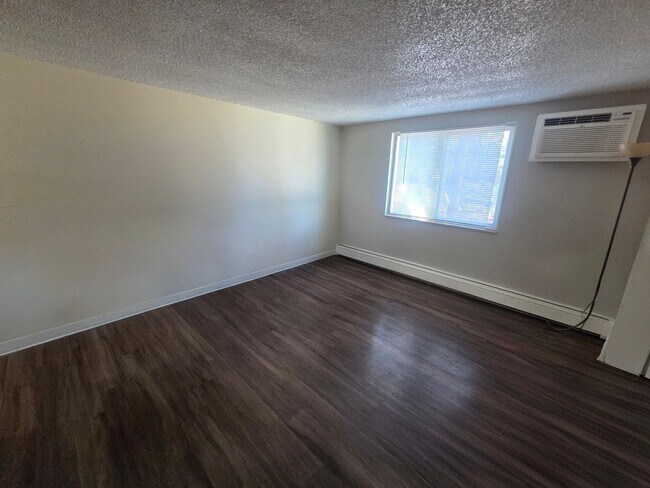 Foto del edificio - 1 Bed / 1 Bath Condo in Prime Denver Location – Pool + On-Site Laundry