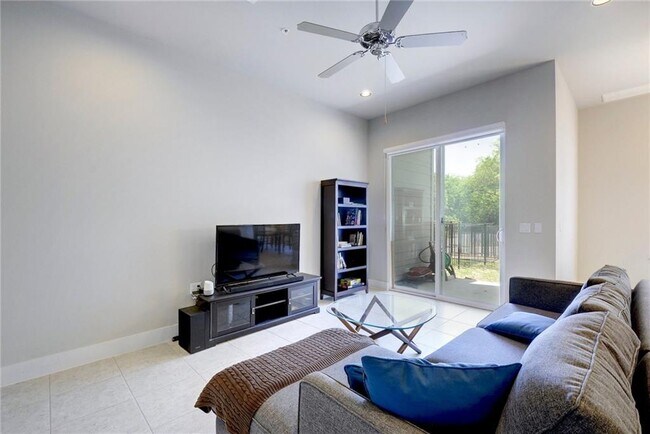 Building Photo - 3108 E 51st St