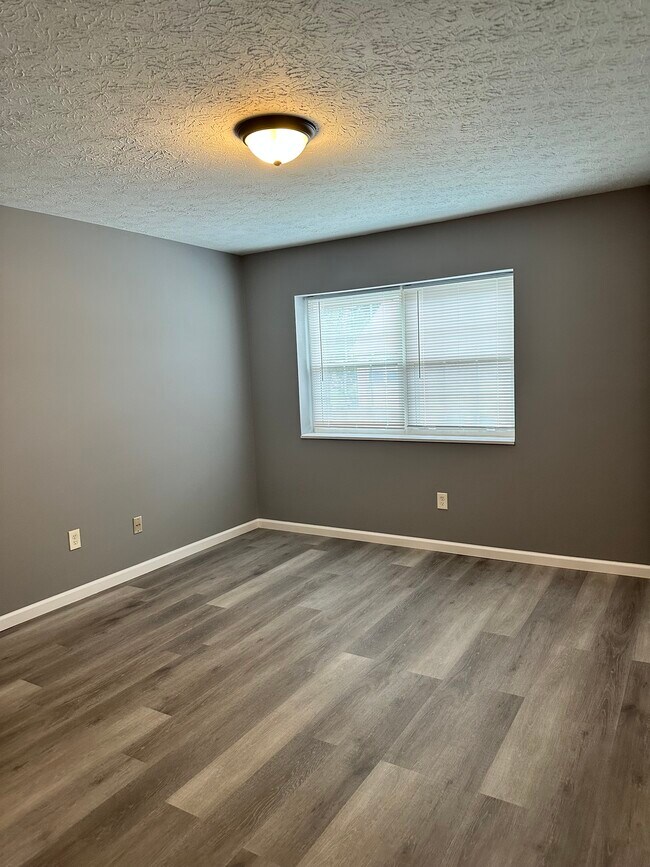 Foto del edificio - 5458 Kenneylane Blvd