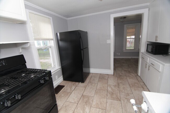 Foto del edificio - Charming 1-Bedroom - Half Month Off First ...