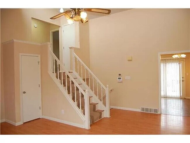 Foto del edificio - 518 Muncie Rd