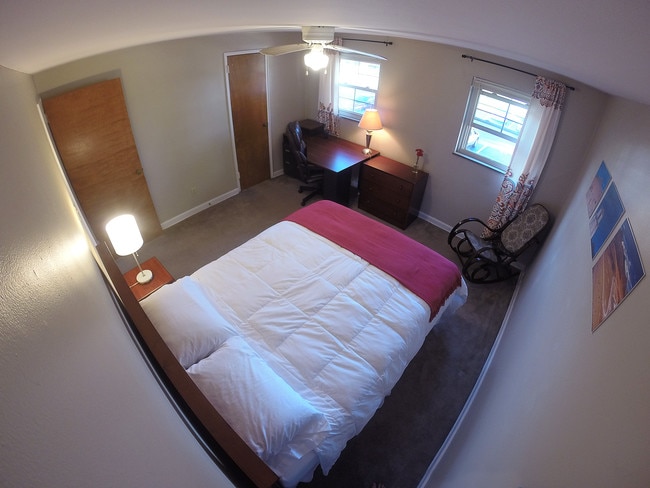 Main bedroom - 1083 Sells Ave
