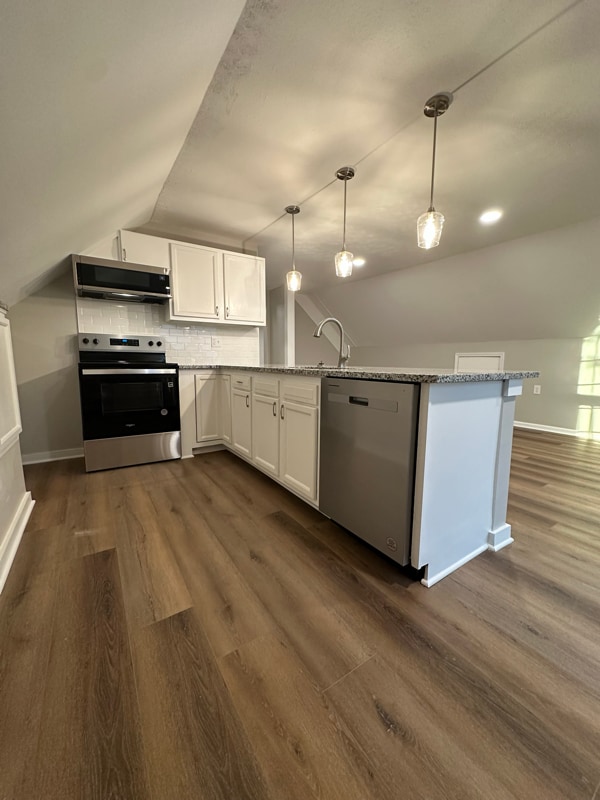 Building Photo - 63 E Poplar St