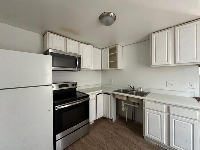 Building Photo - 1004 W Main St