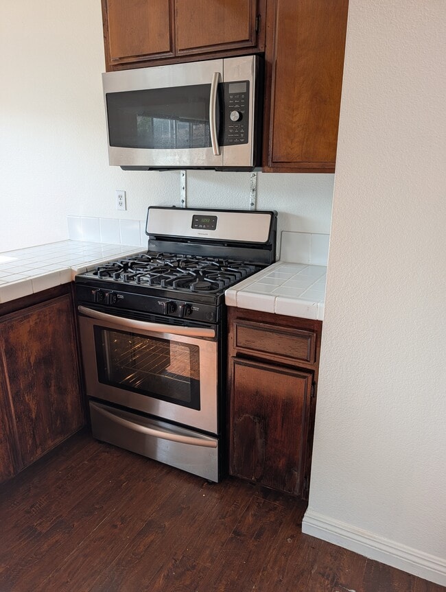 Foto del edificio - 635 W 21st St