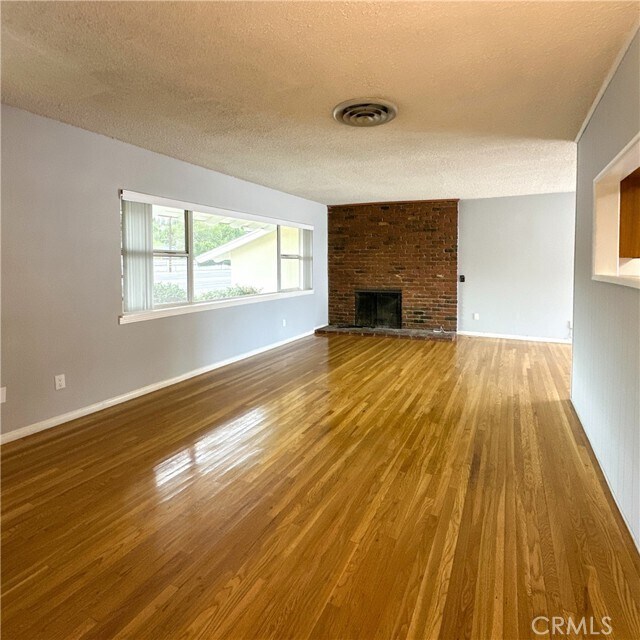 Foto del edificio - 8586 CA-27