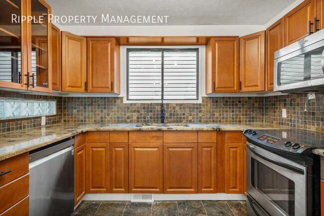 Building Photo - FIRST MONTH FREE! AMAZING 2 BEDS/2 BATHS M...