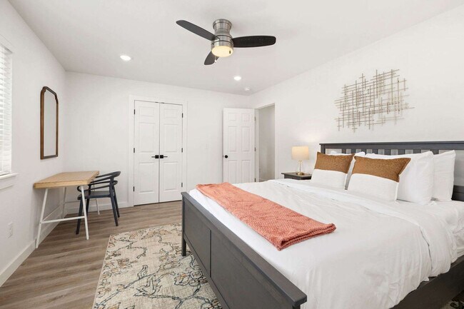 Building Photo - 804 SW 2nd St