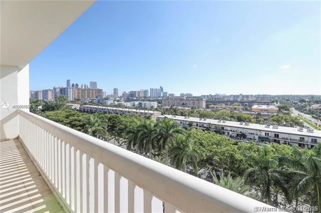 Foto del edificio - 2000  Island Blvd  809