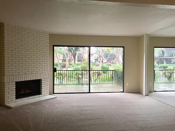 Living Room - 16922 Lakefront Cir