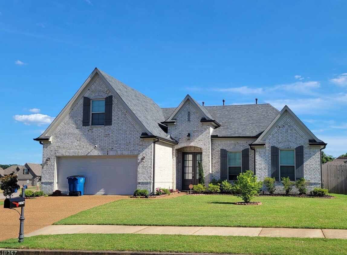 Primary Photo - College Crossing beautiful home!