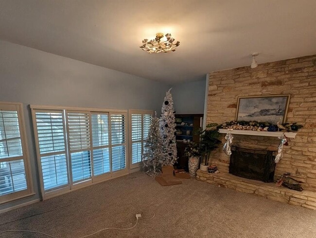 Building Photo - 208 Crescent Bluff