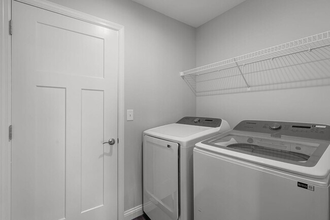 Building Photo - BRAND NEW 3Bed/2Bath Ranch 3 Car Garage